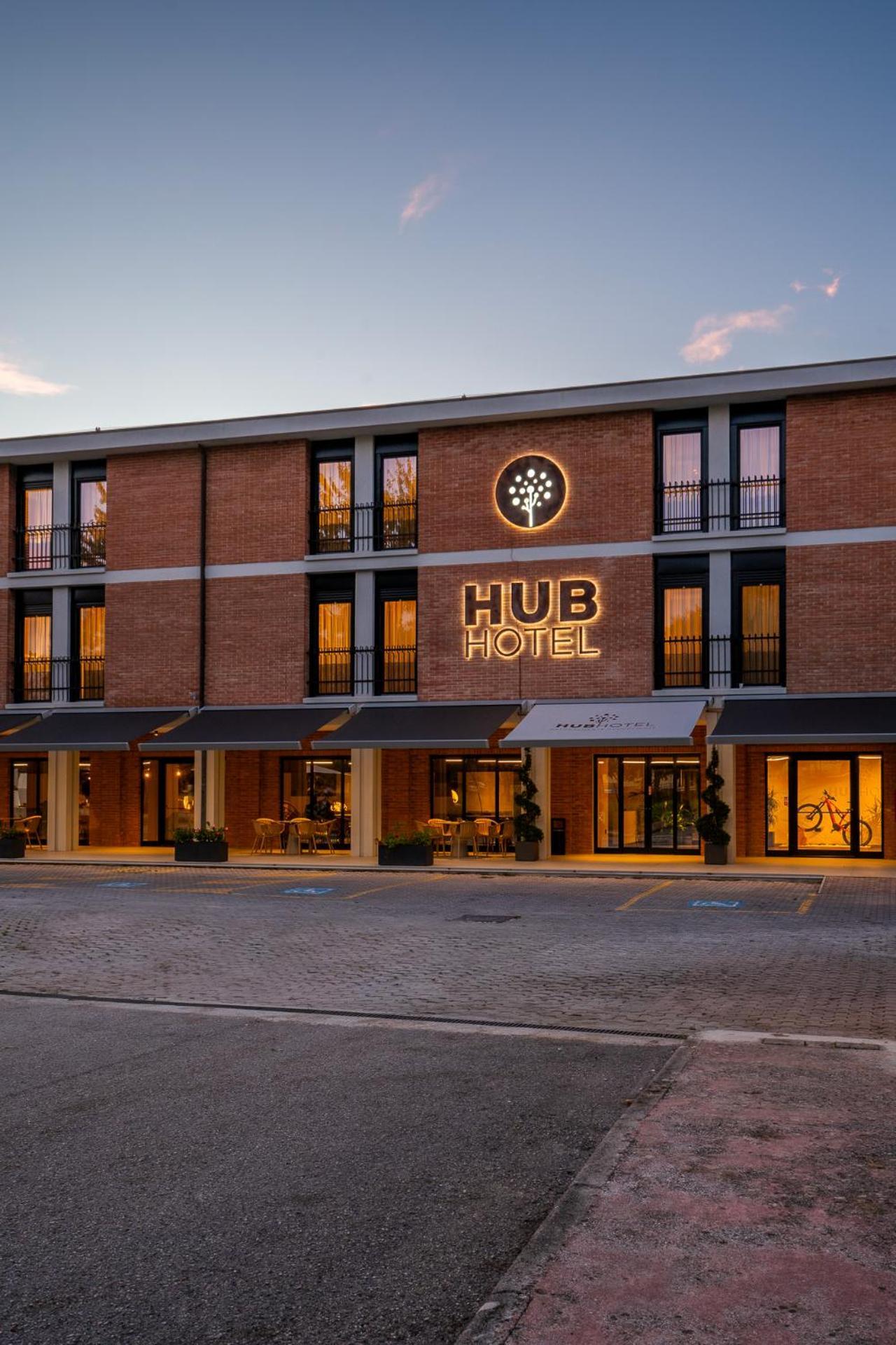 Hub Hotel 구비오 외부 사진